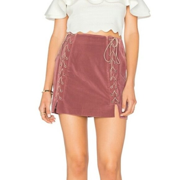 New anthropologie, Endless Rose Mauve lace up velvet mini skirt - size  Small - Picture 3 of 10